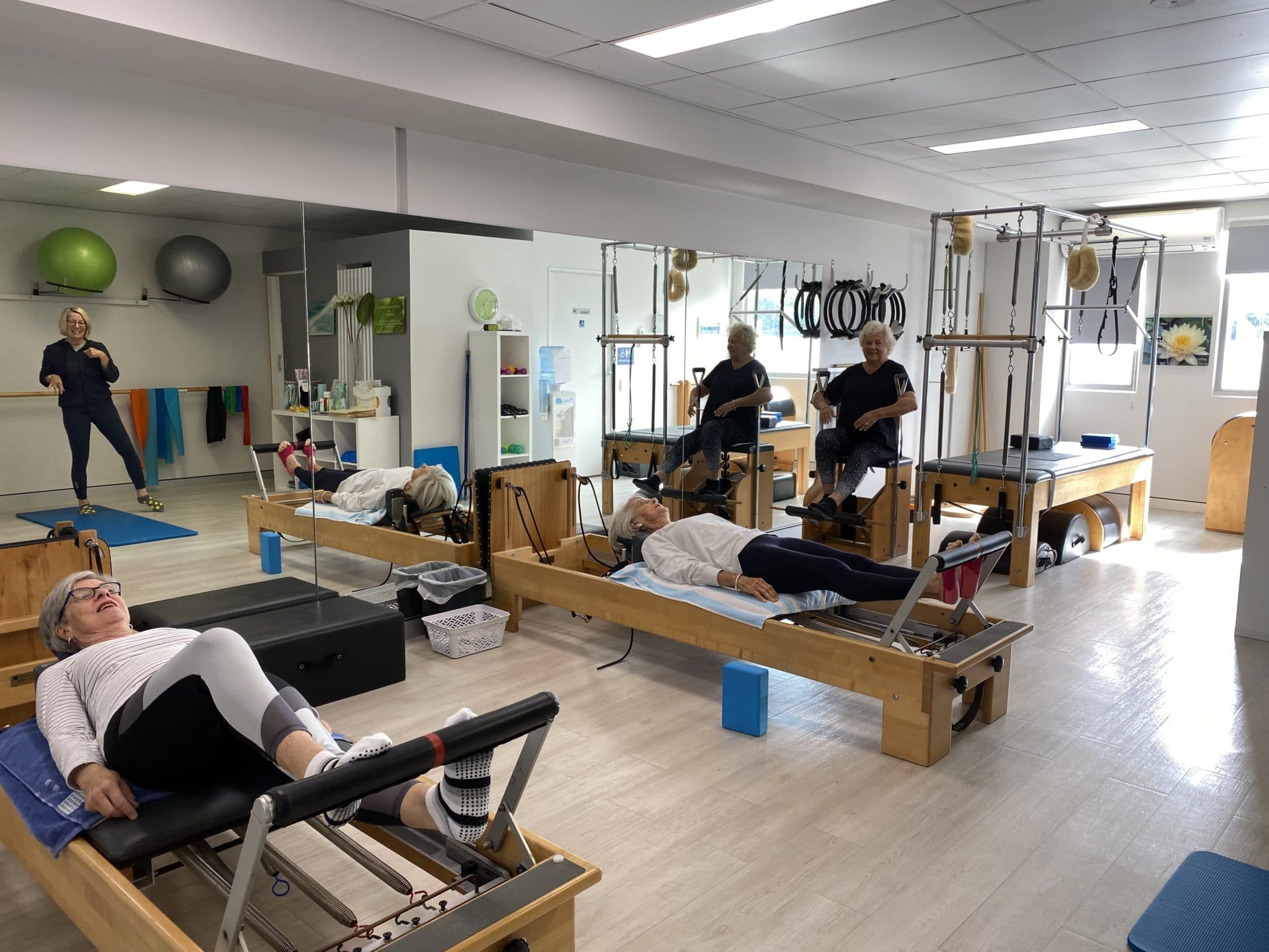 Read more about the article Reformer Pilates vs Studio Pilates – what’s the difference?